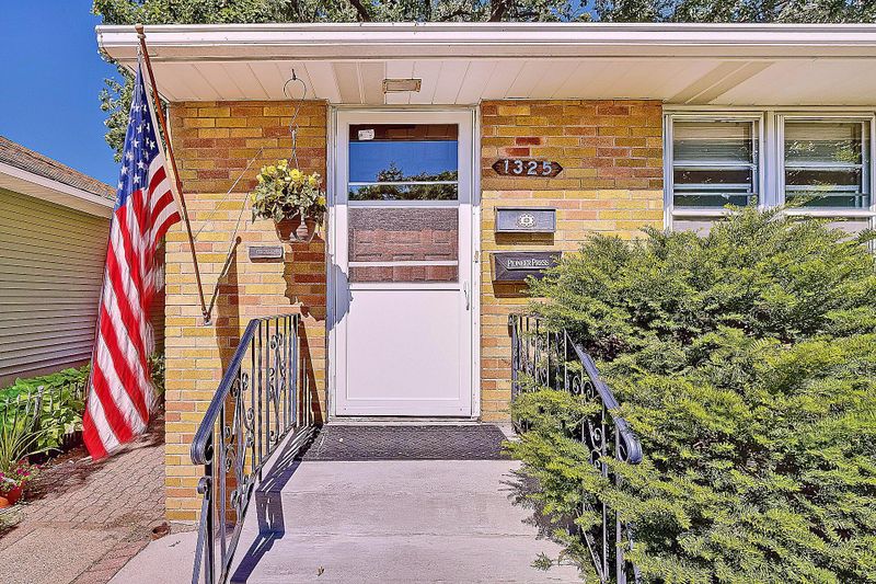 1325 Kenneth St, Saint Paul, MN 55116