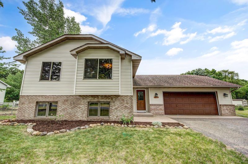 5455 274th St, Wyoming, MN 55092