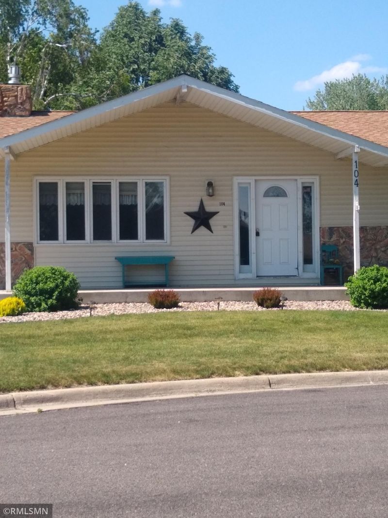 104 E Park Pl E, Olivia, MN 56277