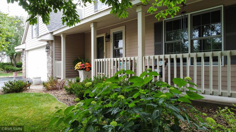 1752 Sheffield Dr, Woodbury, MN 55125