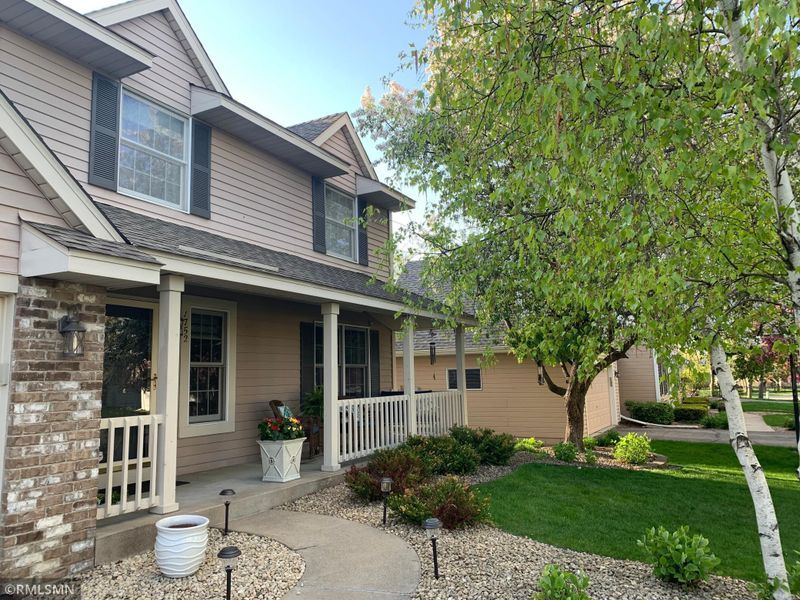 1752 Sheffield Dr, Woodbury, MN 55125