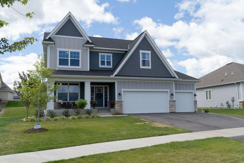 9809 8th St N, Lake Elmo, MN 55042