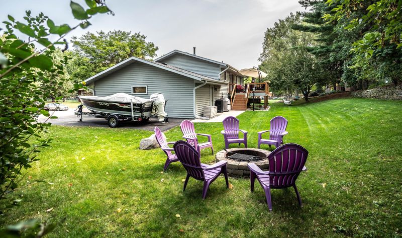 1386 Cosmos Ln, Eagan, MN 55123