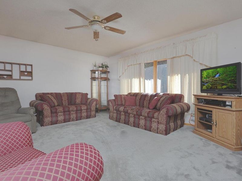 530 Barrett St S, Winsted, MN 55395
