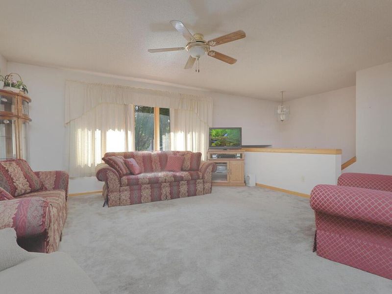 530 Barrett St S, Winsted, MN 55395