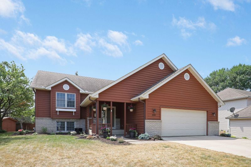 1040 Stein Dr, Waconia, MN 55387