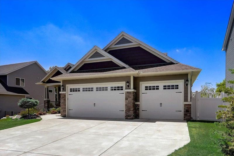 20057 Heath Ave, Lakeville, MN 55044