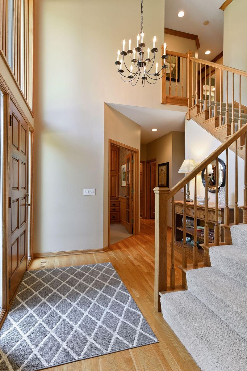 7021 W 113th St, Bloomington, MN 55438