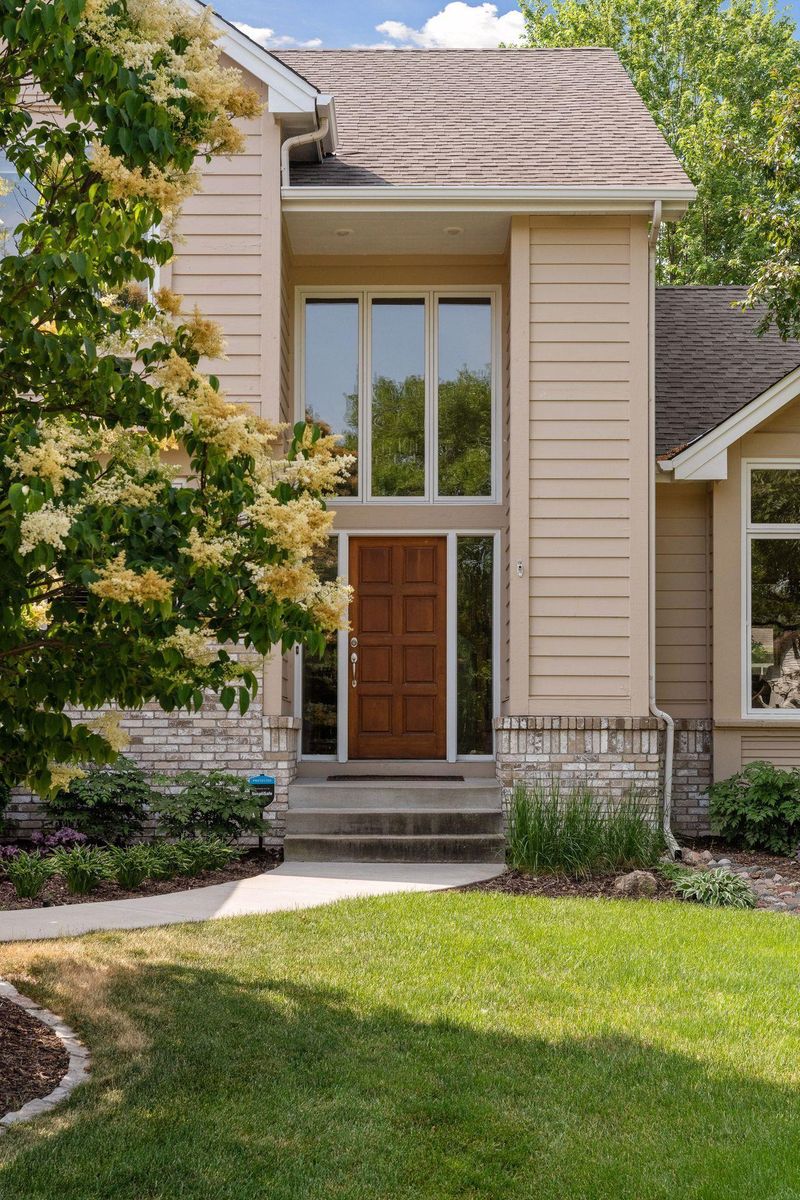 7021 W 113th St, Bloomington, MN 55438