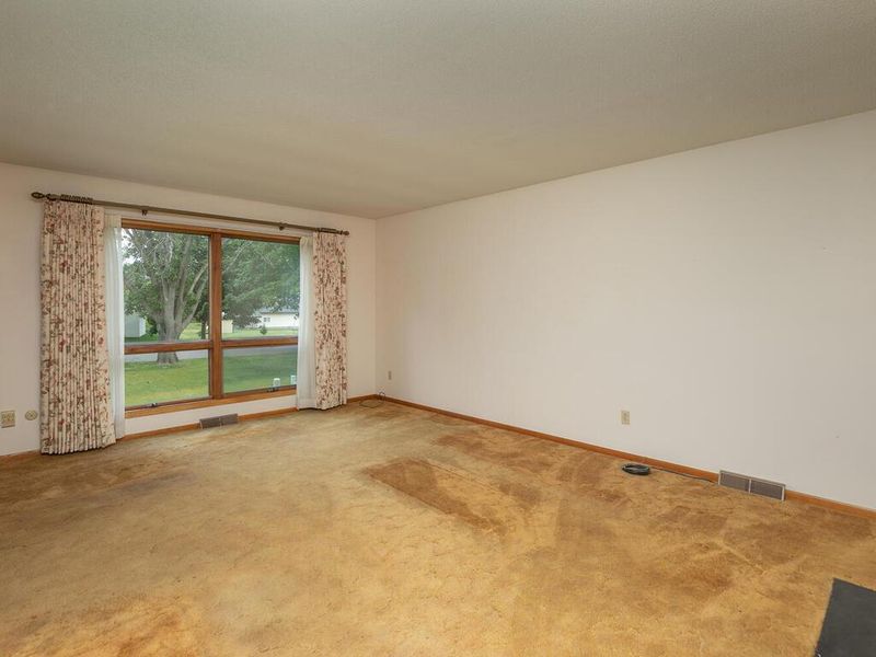 1424 Sunset Dr, Saint Charles, MN 55972