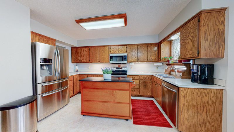 9760 Kirkwood Ln N, Maple Grove, MN 55369