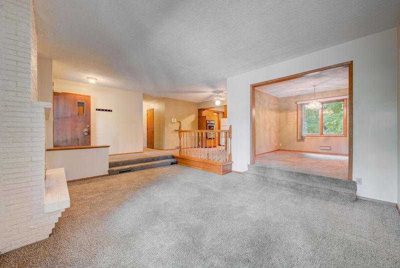3408 W 102nd St, Bloomington, MN 55431