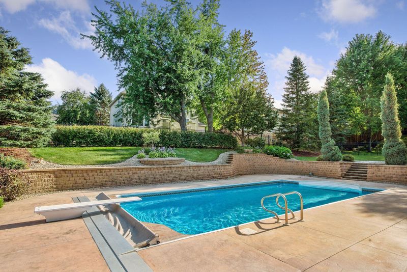 13830 Elkhart Rd, Apple Valley, MN 55124