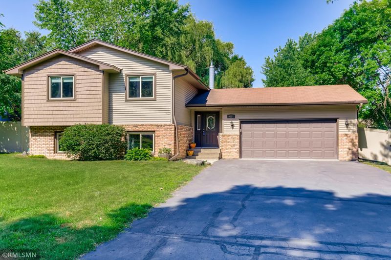 9151 Kirkwood Ln N, Maple Grove, MN 55369
