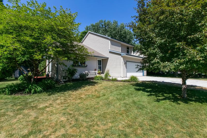 8733 Grier Ln, Eden Prairie, MN 55344