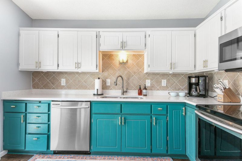 5534 Knoll Dr, Shoreview, MN 55126