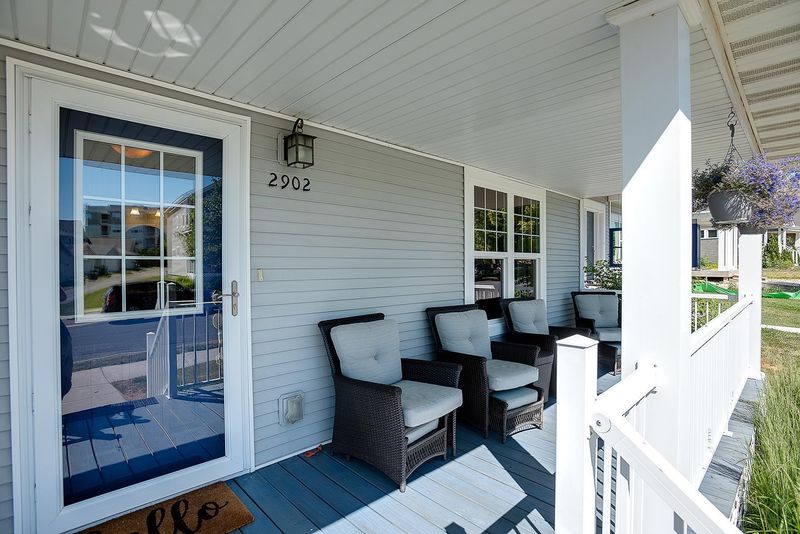 2902 Mark Twain Dr, Chaska, MN 55318