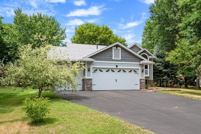 8552 Edison St NE, Blaine, MN 55449