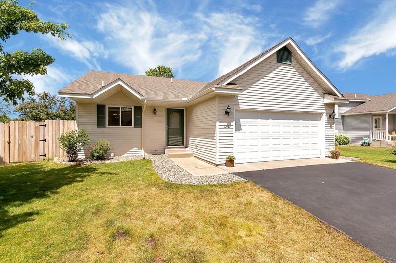 925 Sierra Ln, Saint Cloud, MN 56303