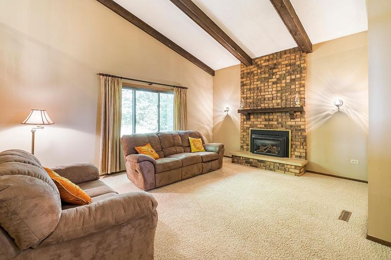 6230 Rice Creek Dr NE, Fridley, MN 55432