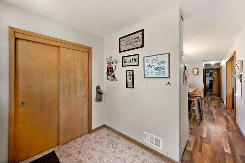 33247 Flanders St NE, Cambridge, MN 55008
