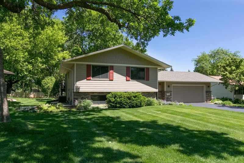 7135 Quail Cir, Eden Prairie, MN 55346
