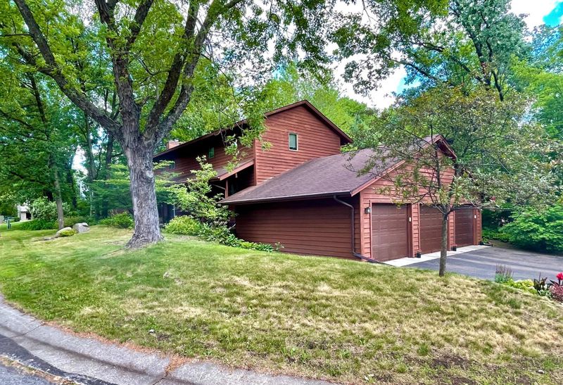 616 Wiggins Rd, Saint Paul, MN 55119