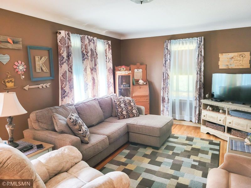 416 W 3rd St, Winthrop, MN 55396