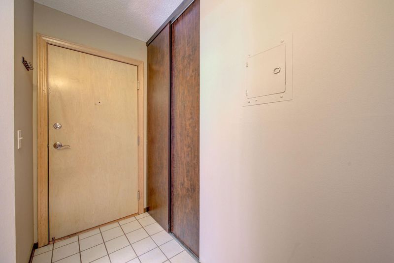 4624 Cedar Lake Rd S #1, Saint Louis Park, MN 55416