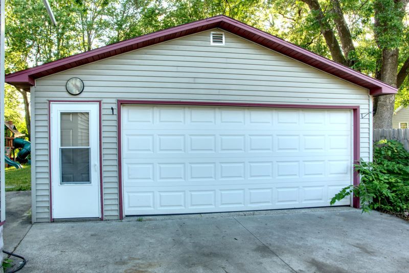 724 3rd St SE, Willmar, MN 56201