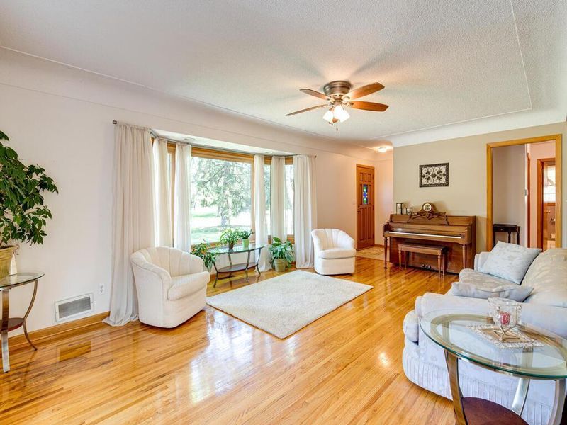 8415 Palm St NW, Coon Rapids, MN 55433