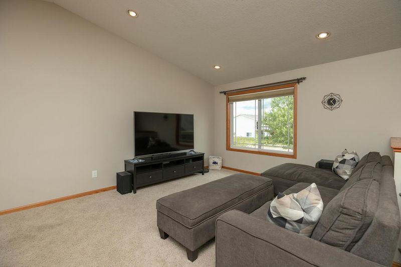 5163 Castleview Dr NW, Rochester, MN 55901