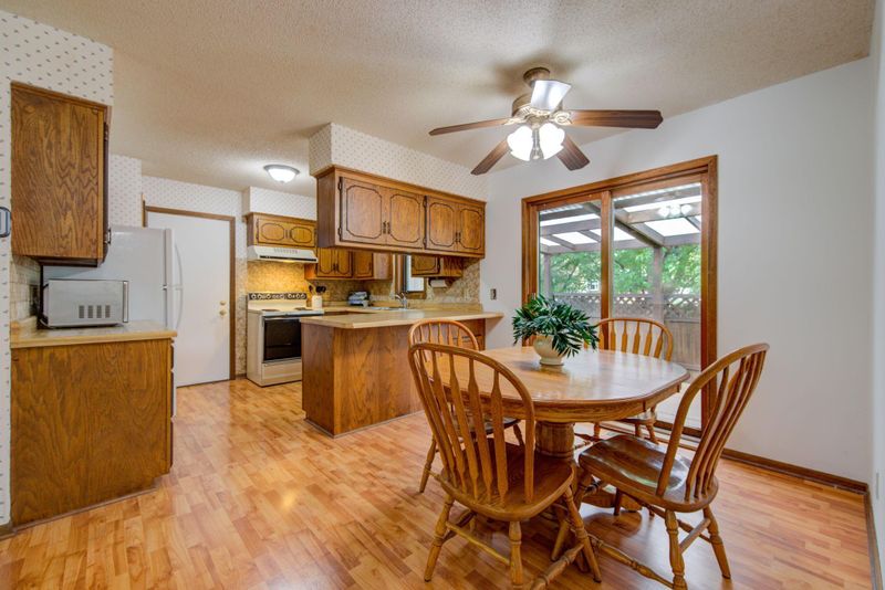 306 Willow Dr SW, Saint Michael, MN 55376