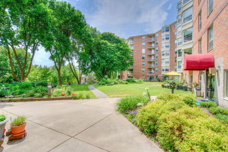 1425 W 28th St #220, Minneapolis, MN 55408