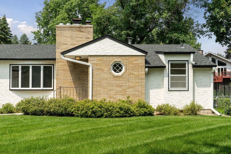 403 County Road B W, Roseville, MN 55113