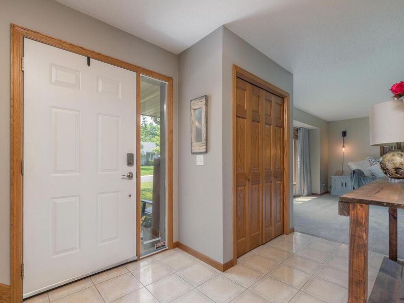 6521 Promontory Dr, Eden Prairie, MN 55346