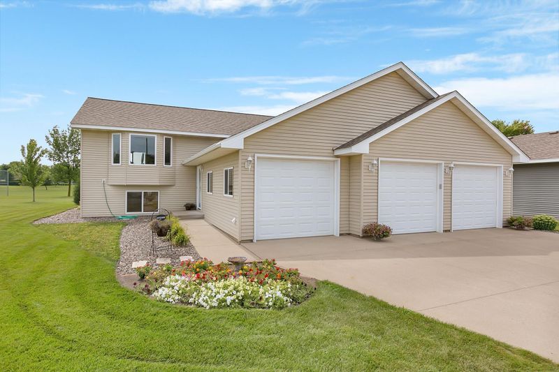 518 Iris Ln NE, Saint Joseph, MN 56374