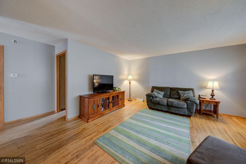 220 Baldwin Dr, Circle Pines, MN 55014