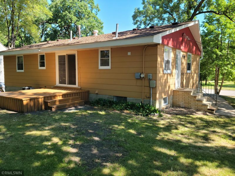 524 E River St, Monticello, MN 55362