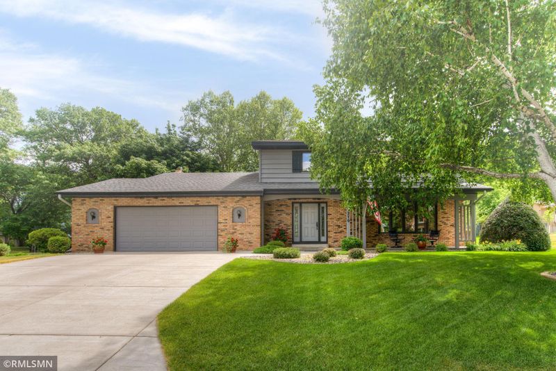 5270 E Lake Beach Ct, Shoreview, MN 55126