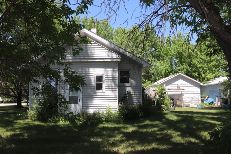 701 E Broadway St, Starbuck, MN 56381