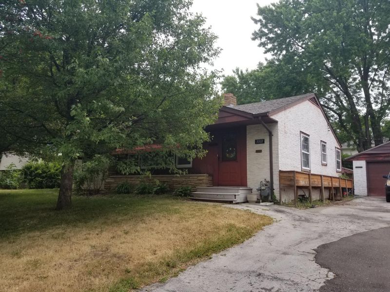 3001 Silver Lake Rd NE, Saint Anthony, MN 55418