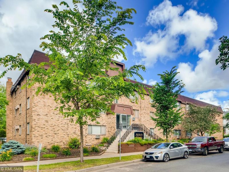 2446 Aldrich Ave S #112, Minneapolis, MN 55405