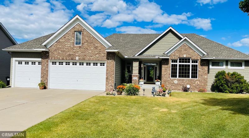 6276 W Shadow Lake Dr, Lino Lakes, MN 55014