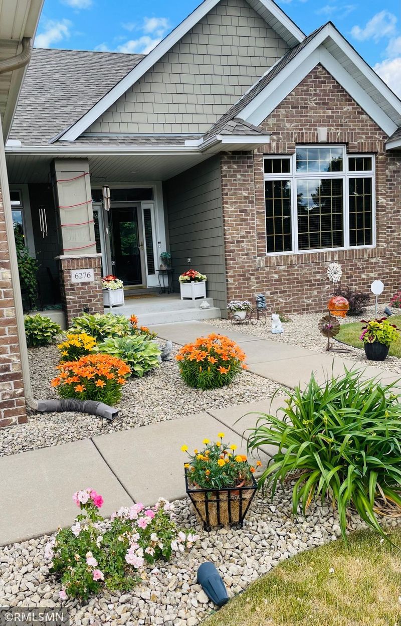 6276 W Shadow Lake Dr, Lino Lakes, MN 55014