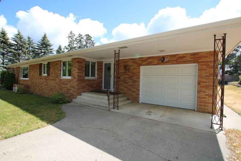 516 6th St NE, Staples, MN 56479