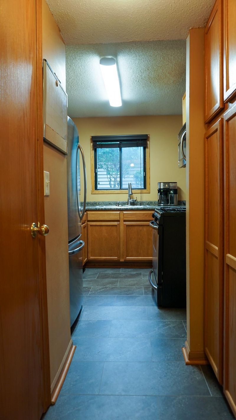 3290 Dodd Ln, Eagan, MN 55121