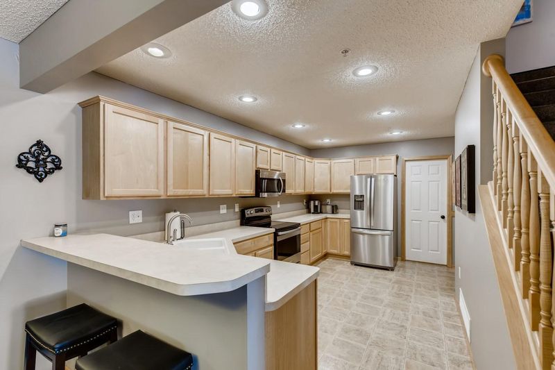 8275 Delaney Dr #16, Inver Grove Heights, MN 55076