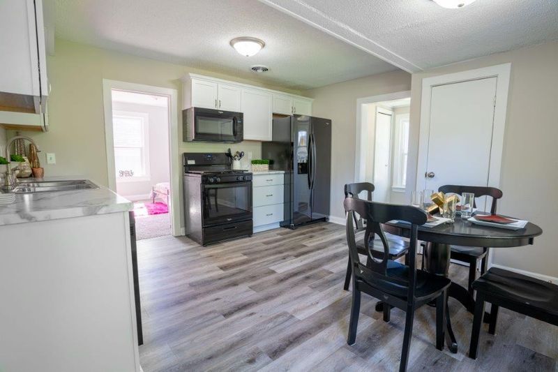 914 1st St E, Hastings, MN 55033