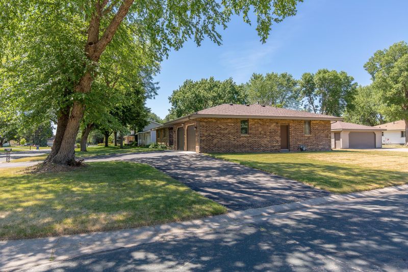 611 Mcdevitt St, Shakopee, MN 55379